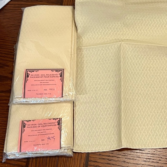NWT Cream Colored Cloth Napkins set of 8 - Picture 1 of 10